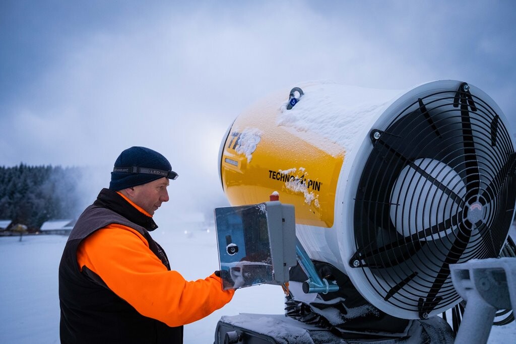 Ve ski areálu Razula se zasněžuje, vlek na Horalu se rozjede již v pátek 8. 12. 2024